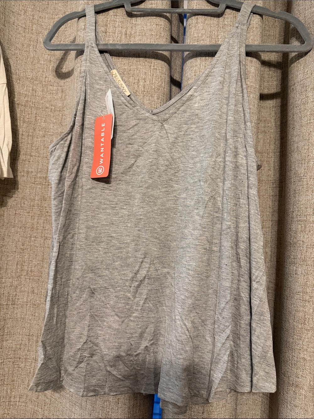 NWT Light Gray V-Neck Womens Tank Top 2x - Picture 3 of 3